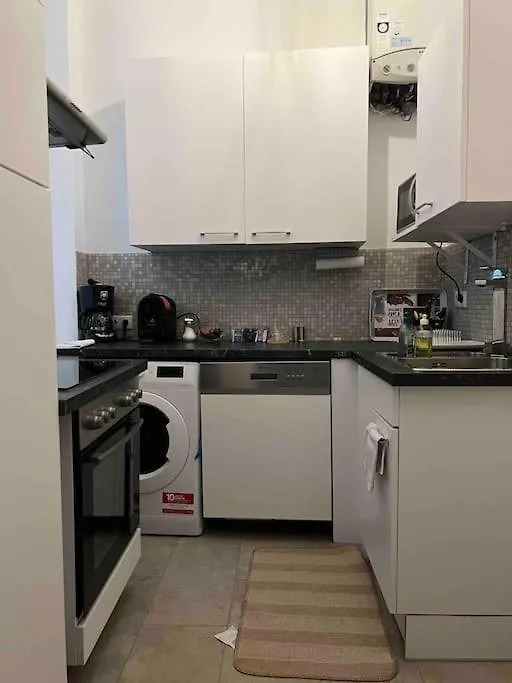 Authentic 2-Bedroom Apartment Viena